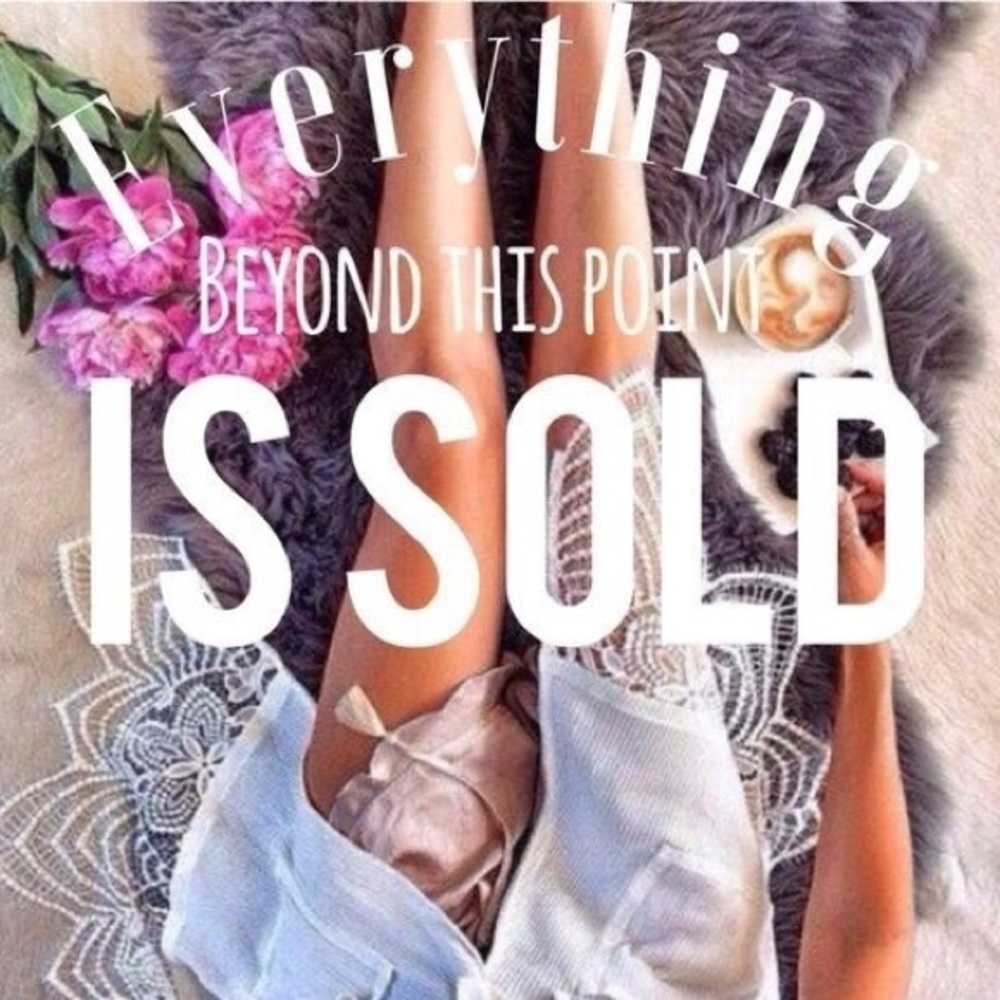 Thank you for poshing at Livy's Boutique 💐